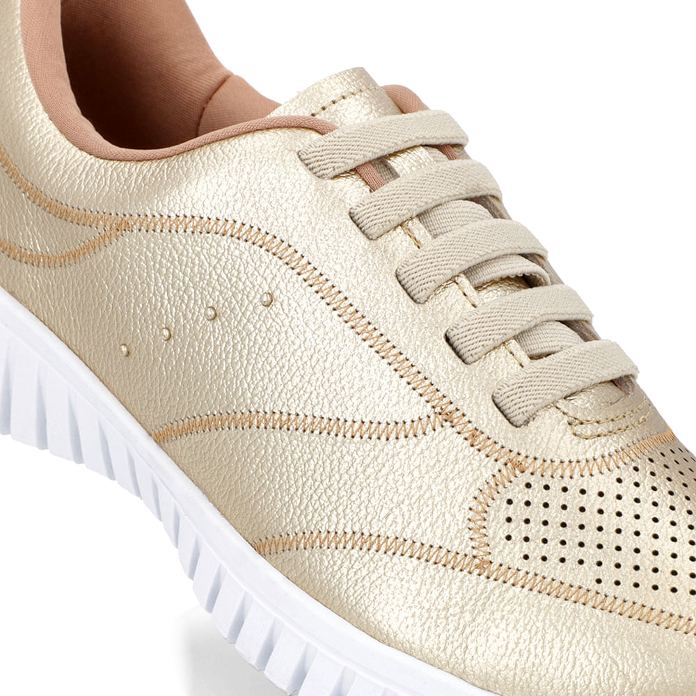 Tênis Casual Dourado Couro Enfeite Rebite