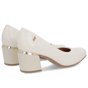 Scarpin Brranco Marfim Verniz Bico Quadrado Detalhe Salto