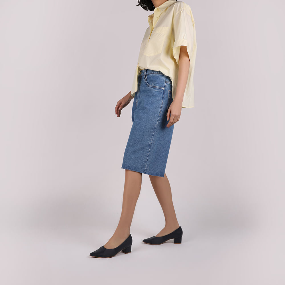 Scarpin Couro Bico Fino Lateral Tecido